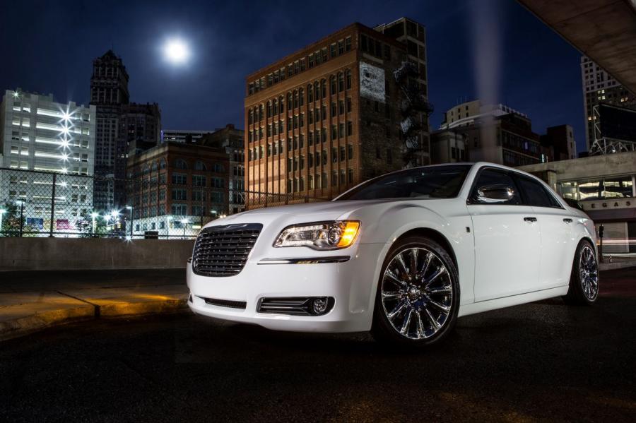 Chrysler 300C Motown Edition 2013 года  (фото 2 из 39)